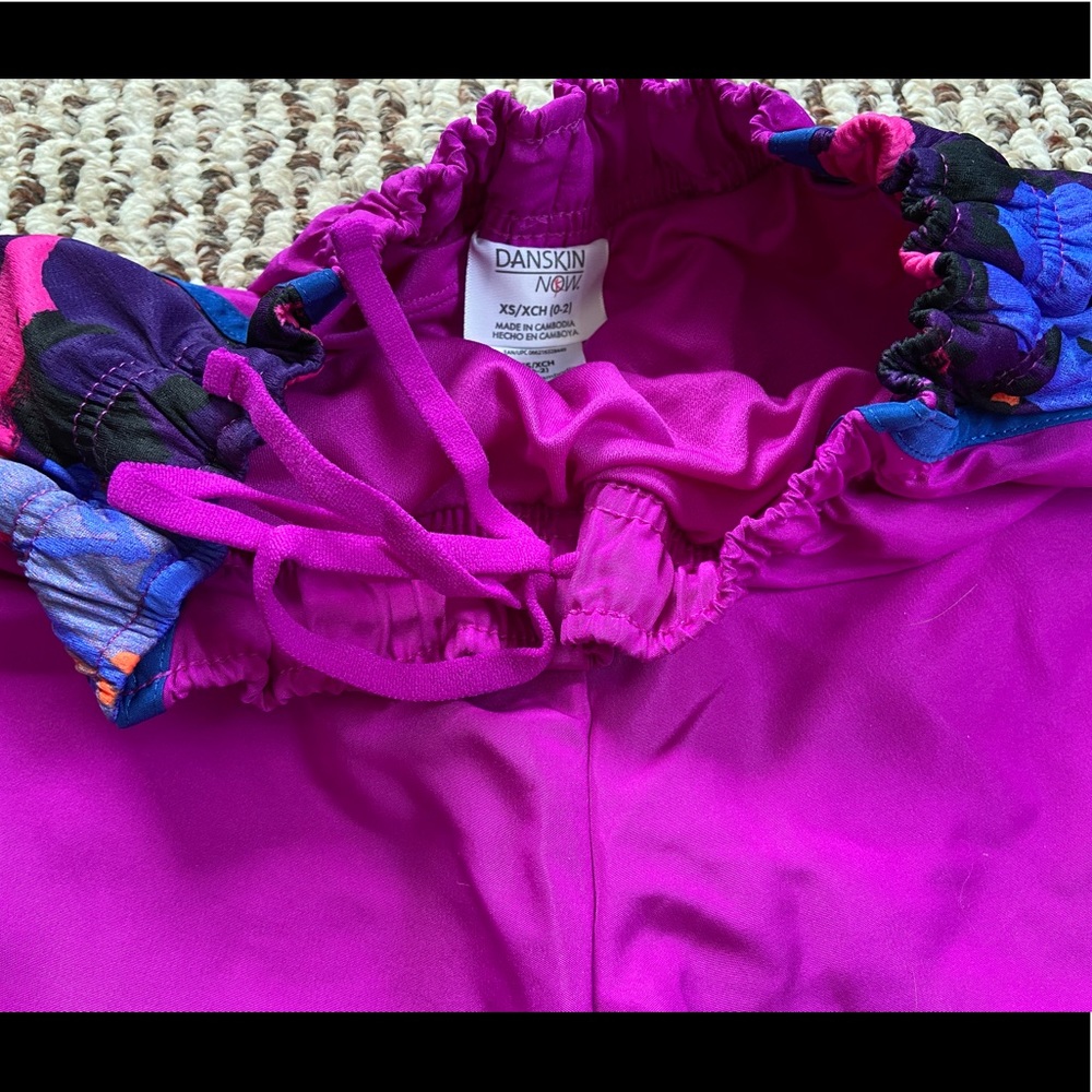 Running Shorts Size Extra Small - Picture 5 of 5